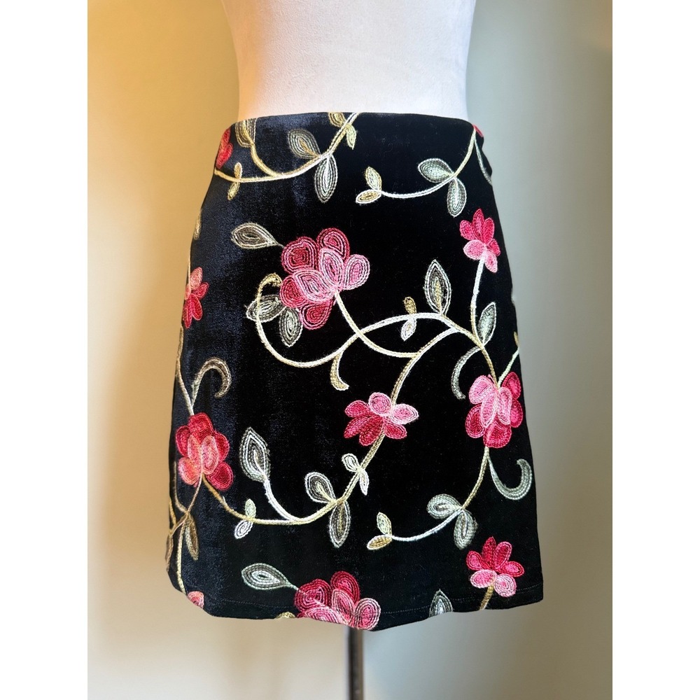 Tixxi Black Velvet Floral Embroidered Mini Skirt S boho whimsigoth fairy Y2K red